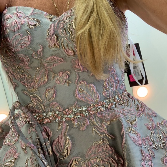 Stunning NWT Terani Gown for any occasion - Picture 6 of 8